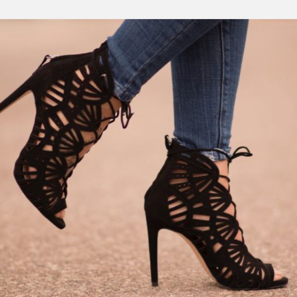 Gorgeous Lace Up Shoes 10